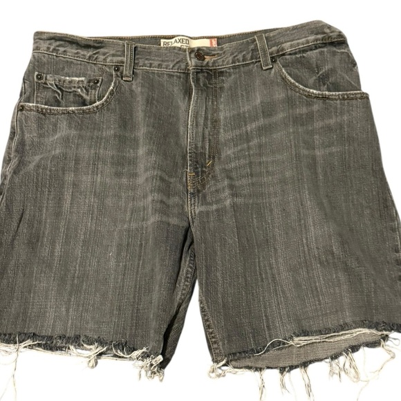 Levi’s 559 Relaxed Straight Cutoff Shorts - Picture 1 of 5